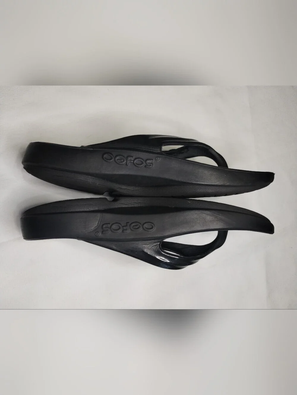 OOFOS Black Cushioned Flip Flop Sandals